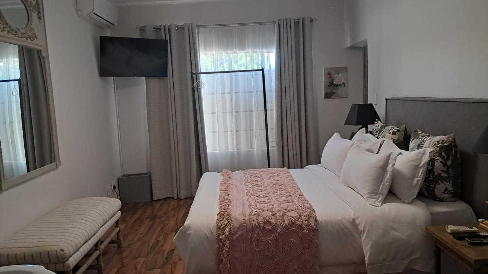 Art And Soul Restaurant, Accommodation, French Bar And Art Gallery Parys Eksteriør billede