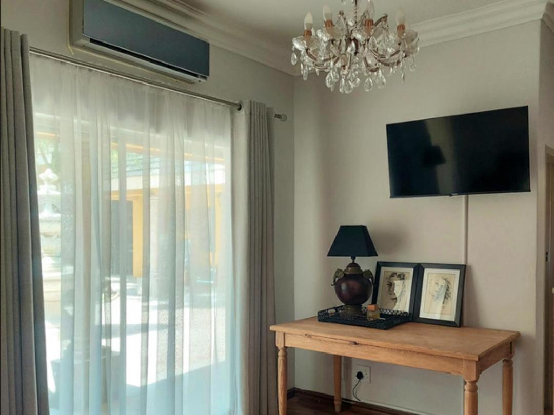 Art And Soul Restaurant, Accommodation, French Bar And Art Gallery Parys Værelse billede
